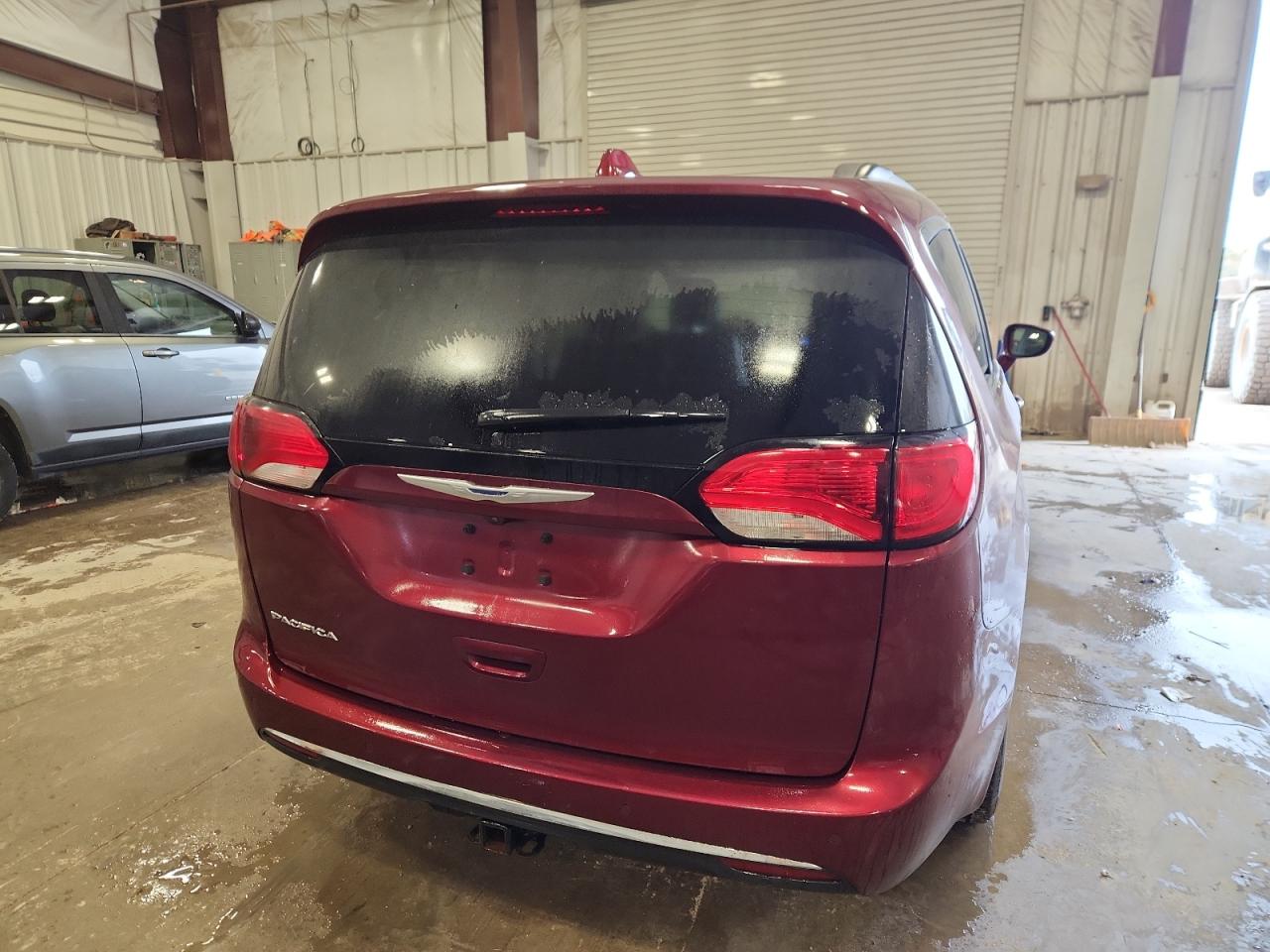 2017 Chrysler Pacifica Touring L VIN: 2C4RC1BG6HR824097 Lot: 87439495