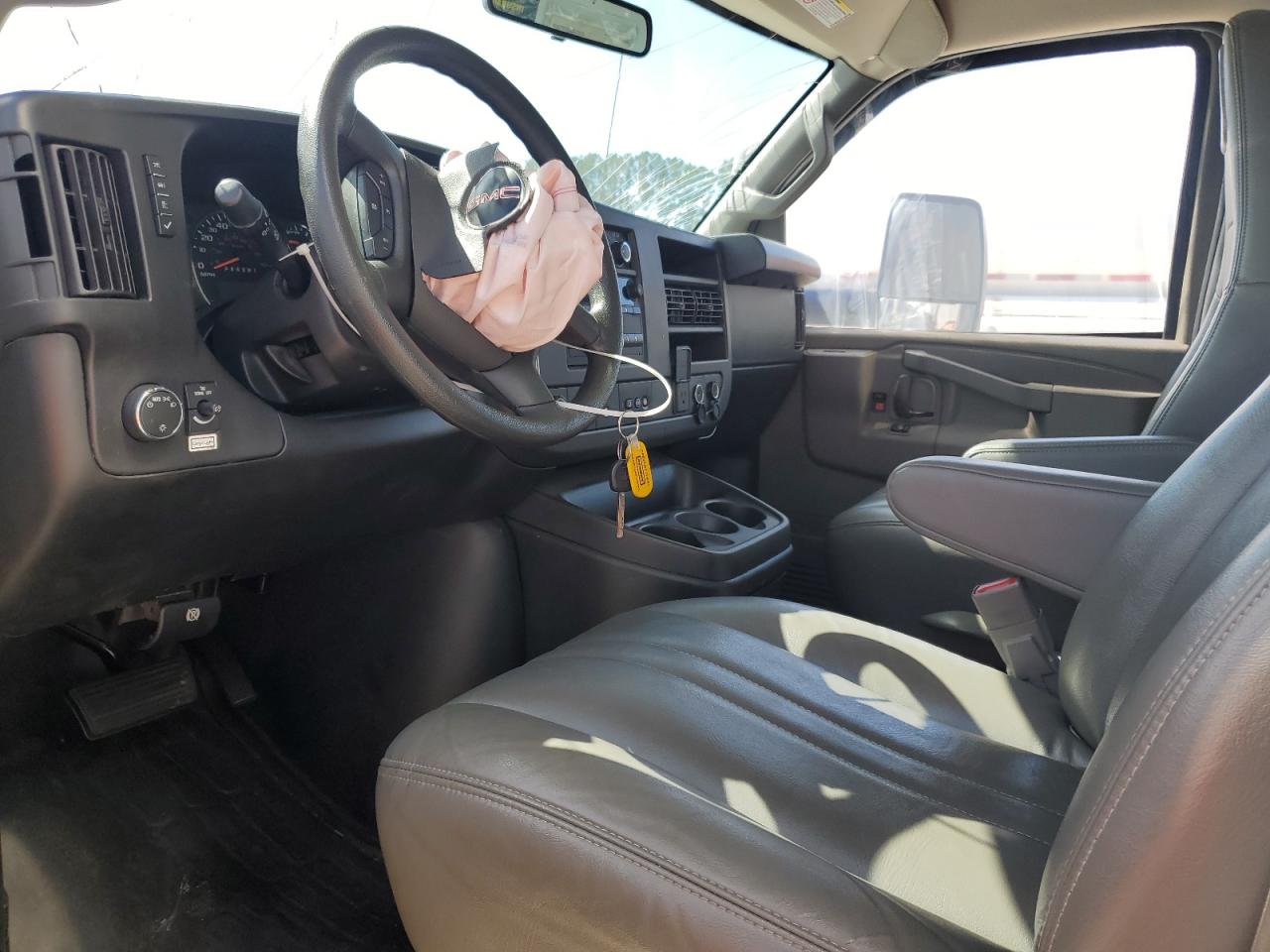 2022 GMC Savana Cut - Box Truck VIN: 7GZ37TC75NN007557 Lot: 85123765