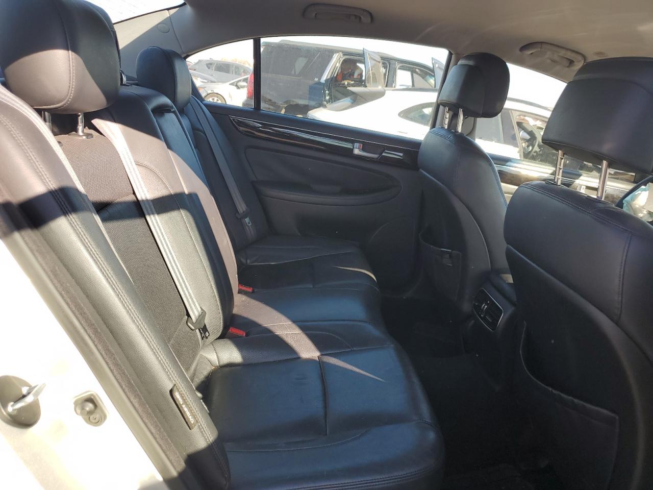 2013 Hyundai Genesis 3.8L VIN: KMHGC4DD1DU225161 Lot: 90030135