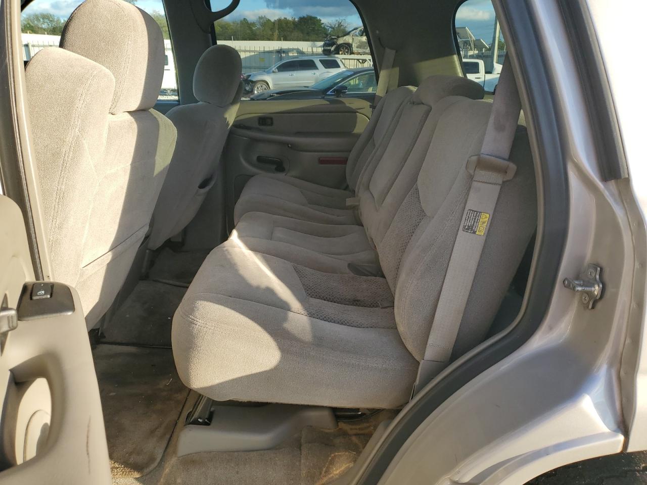 2004 Chevrolet Tahoe C1500 VIN: 1GNEC13ZX4J260975 Lot: 90933835