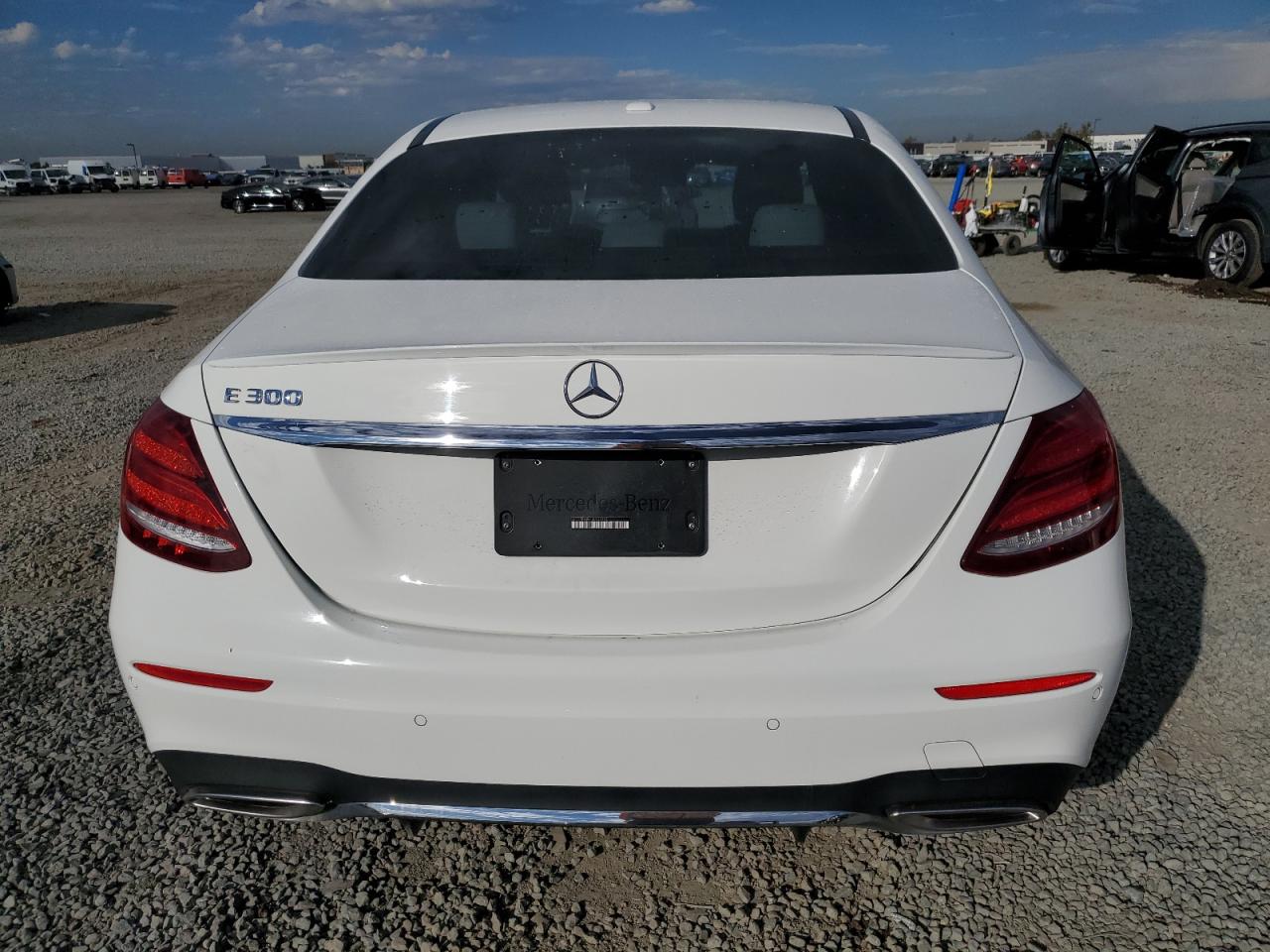 2018 Mercedes-Benz E 300 VIN: WDDZF4JB1JA303190 Lot: 82587915