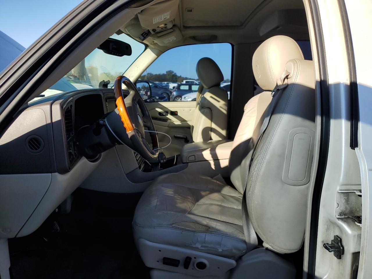 2004 Cadillac Escalade Luxury VIN: 1GYEC63T74R319753 Lot: 82728755