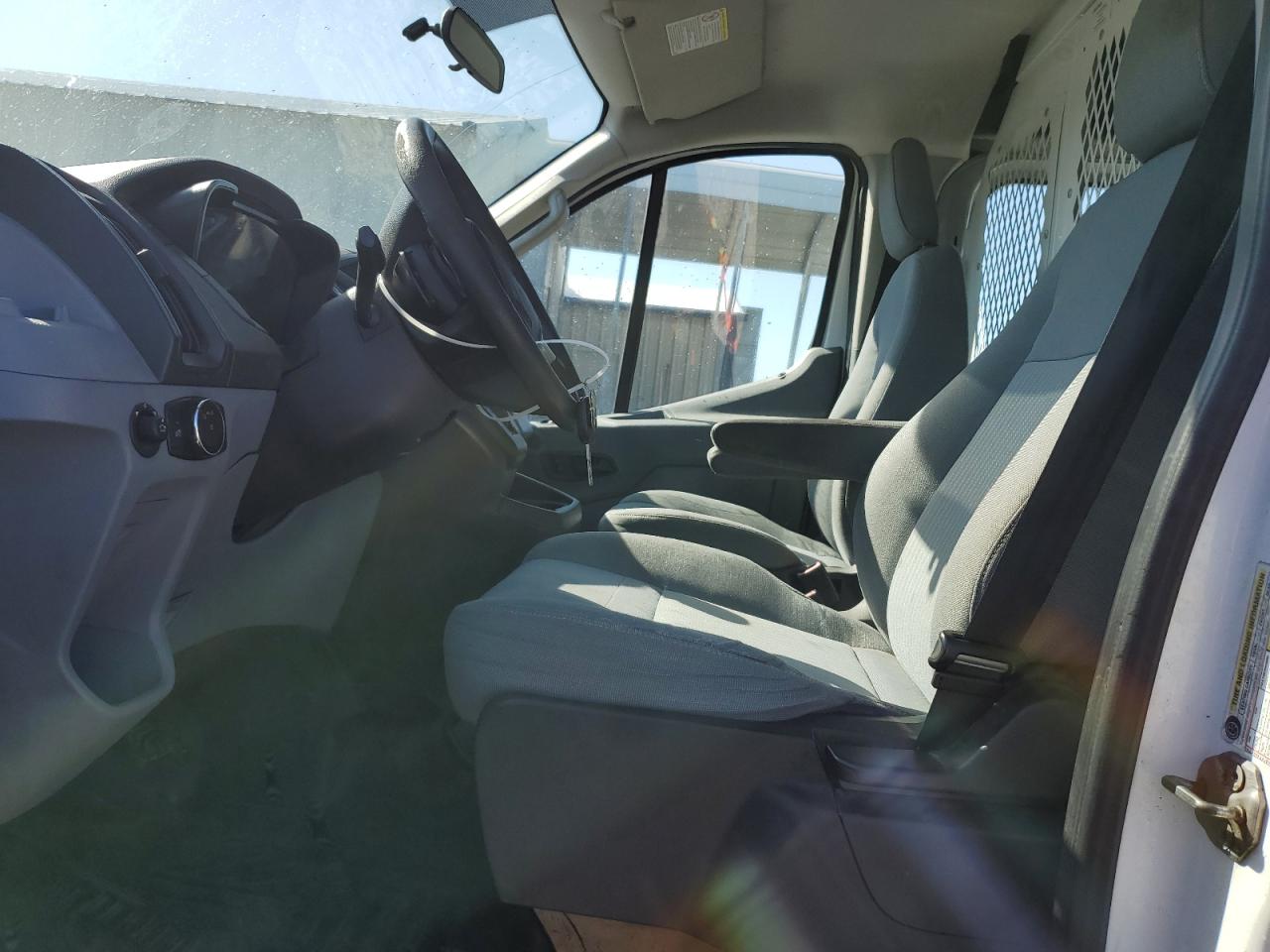 2015 Ford Transit Cargo Van T- VIN: 1FTNR1ZM3FKA56132 Lot: 84719995