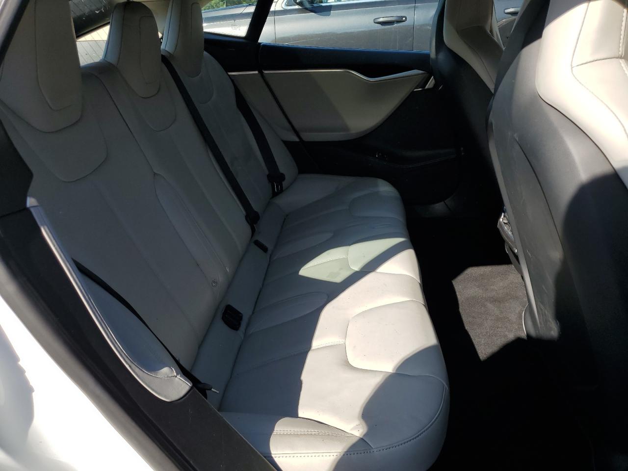 2015 Tesla Model S VIN: 5YJSA1E11FF117982 Lot: 81898665