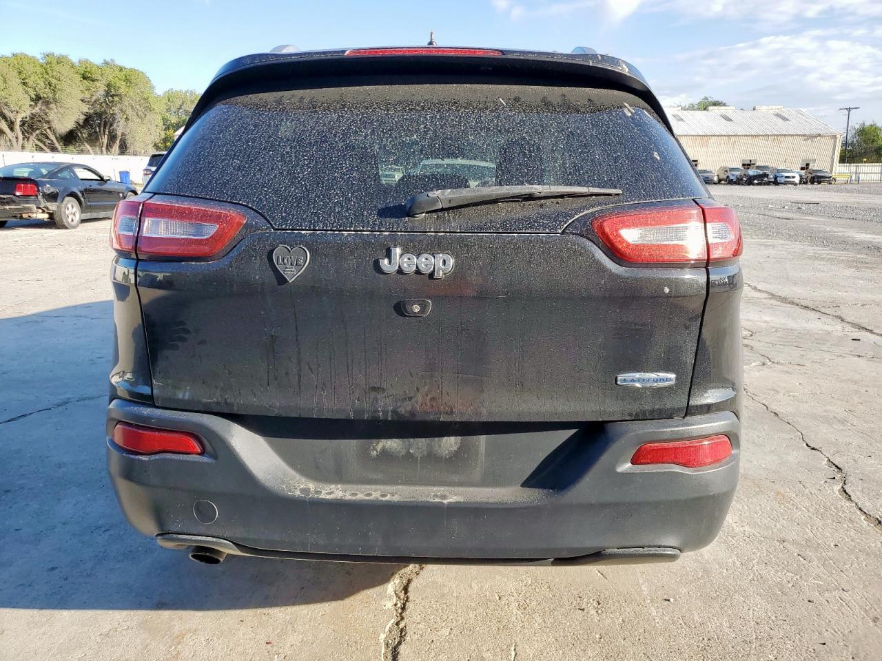 2016 Jeep Cherokee Latitude VIN: 1C4PJLCB9GW355833 Lot: 82242225