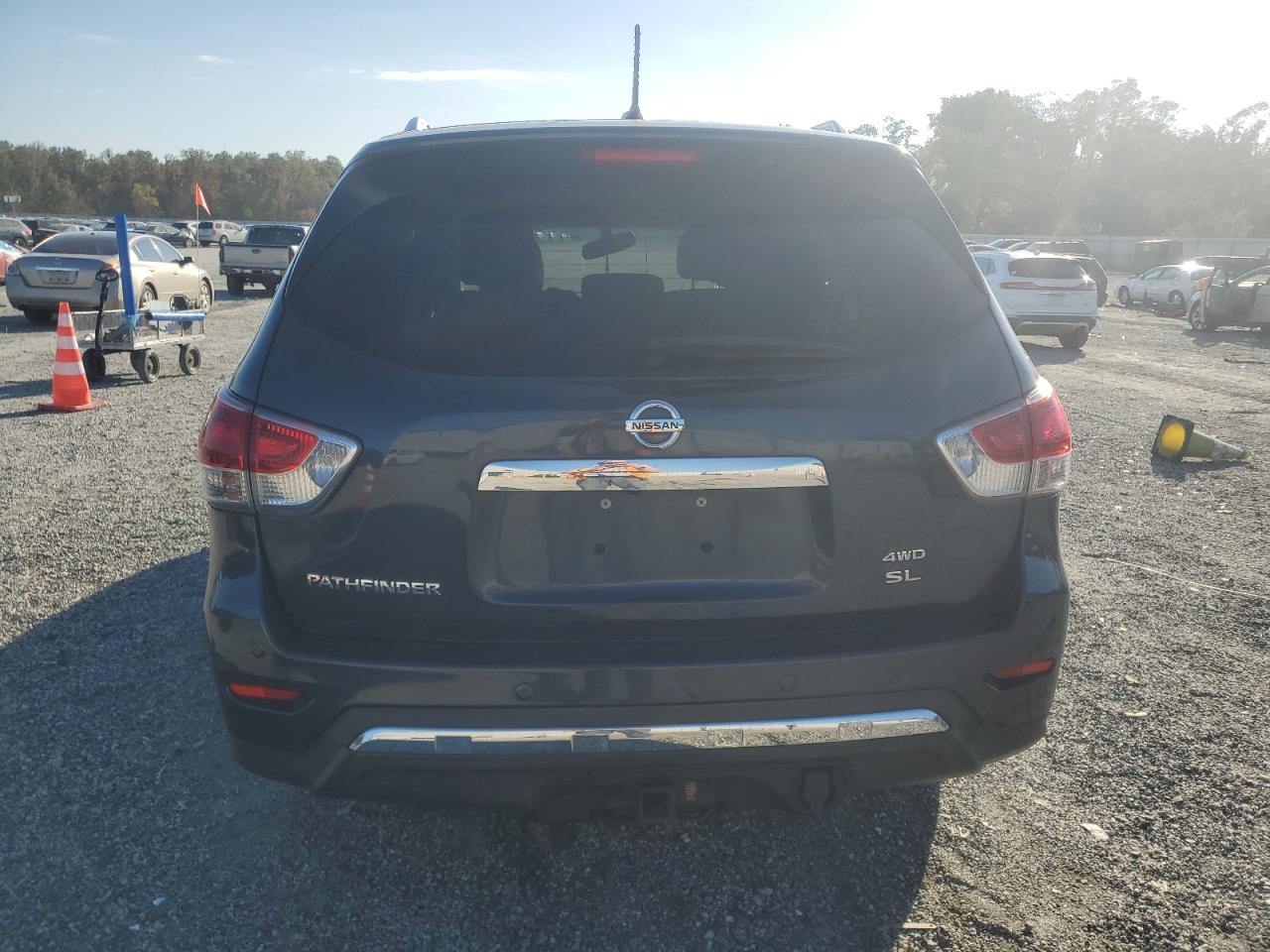 2014 Nissan Pathfinder S VIN: 5N1AR2MM1EC631330 Lot: 85903715