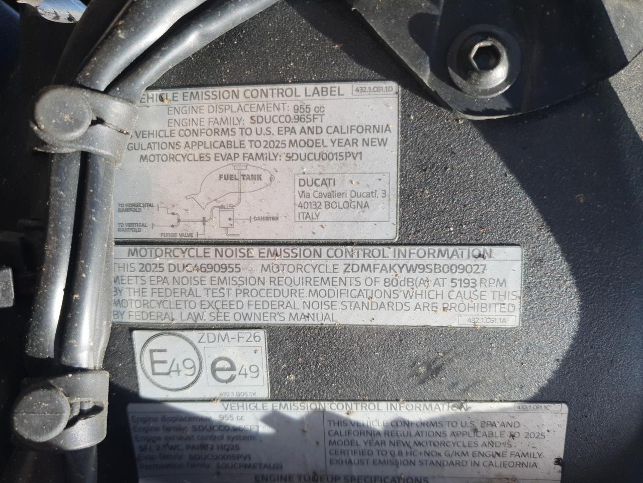 2025 Ducati Streetfighter V2 VIN: ZDMFAKYW9SB009027 Lot: 89921955