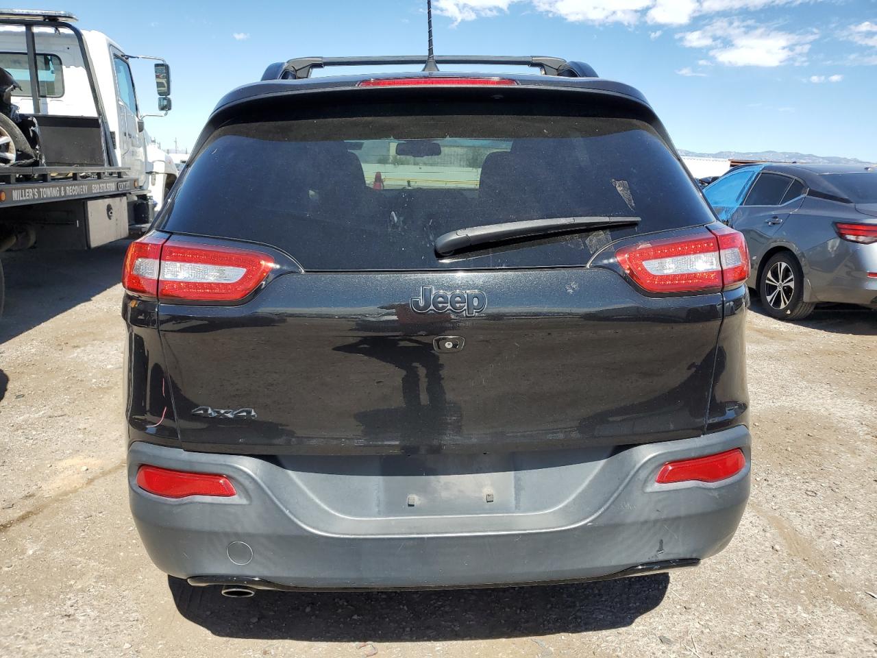 2016 Jeep Cherokee Latitude VIN: 1C4PJMCB8GW133886 Lot: 85703255