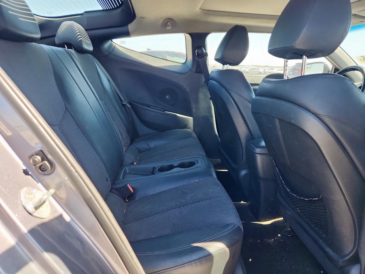 2015 Hyundai Veloster VIN: KMHTC6AD8FU240287 Lot: 82373995