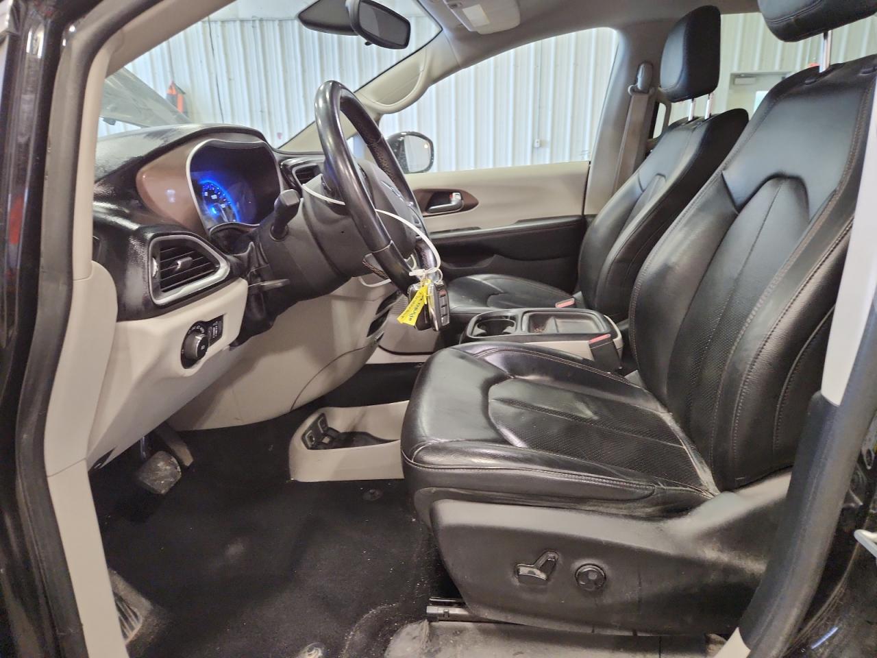 2018 Chrysler Pacifica Touring L VIN: 2C4RC1BG3JR128237 Lot: 87391365