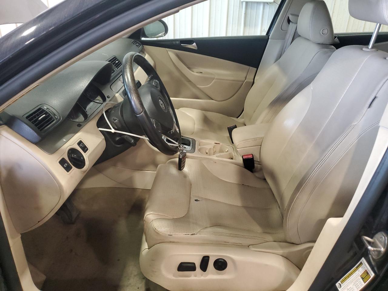 2010 Volkswagen Passat Komfort VIN: WVWJM7ANXAP051879 Lot: 85725815