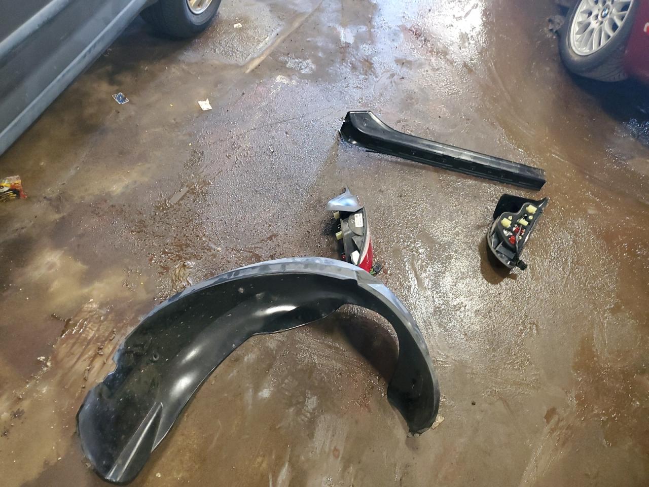 2001 BMW Z3 2.5 VIN: WBACN33401LM00197 Lot: 82363085