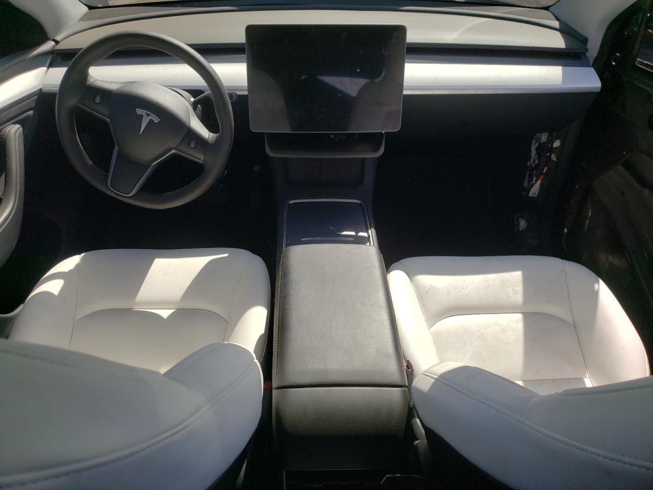 2024 Tesla Model Y VIN: 7SAYGDEE0RA219730 Lot: 84420365