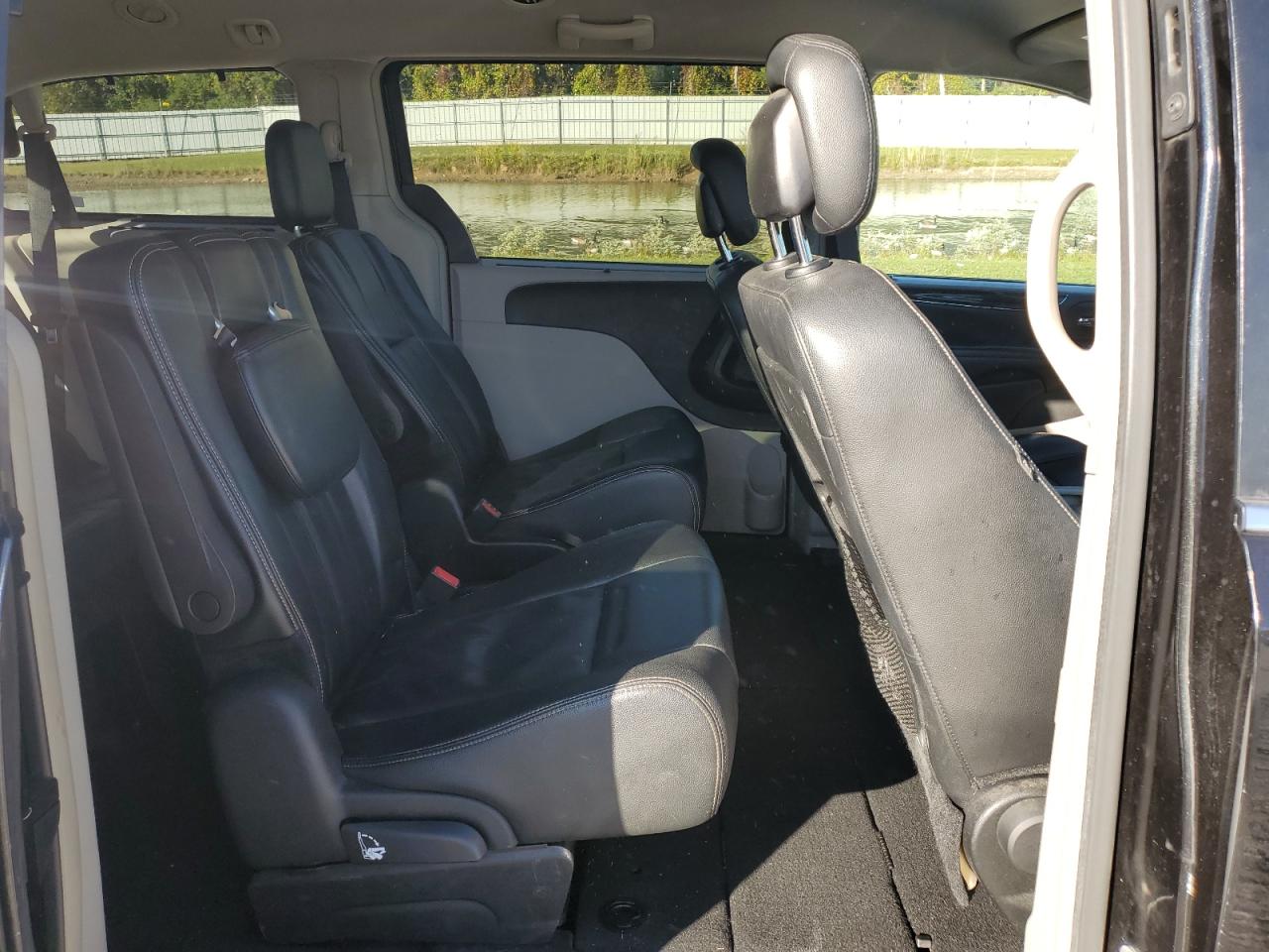 2015 Chrysler Town & Country Touring VIN: 2C4RC1BG9FR727151 Lot: 81928795