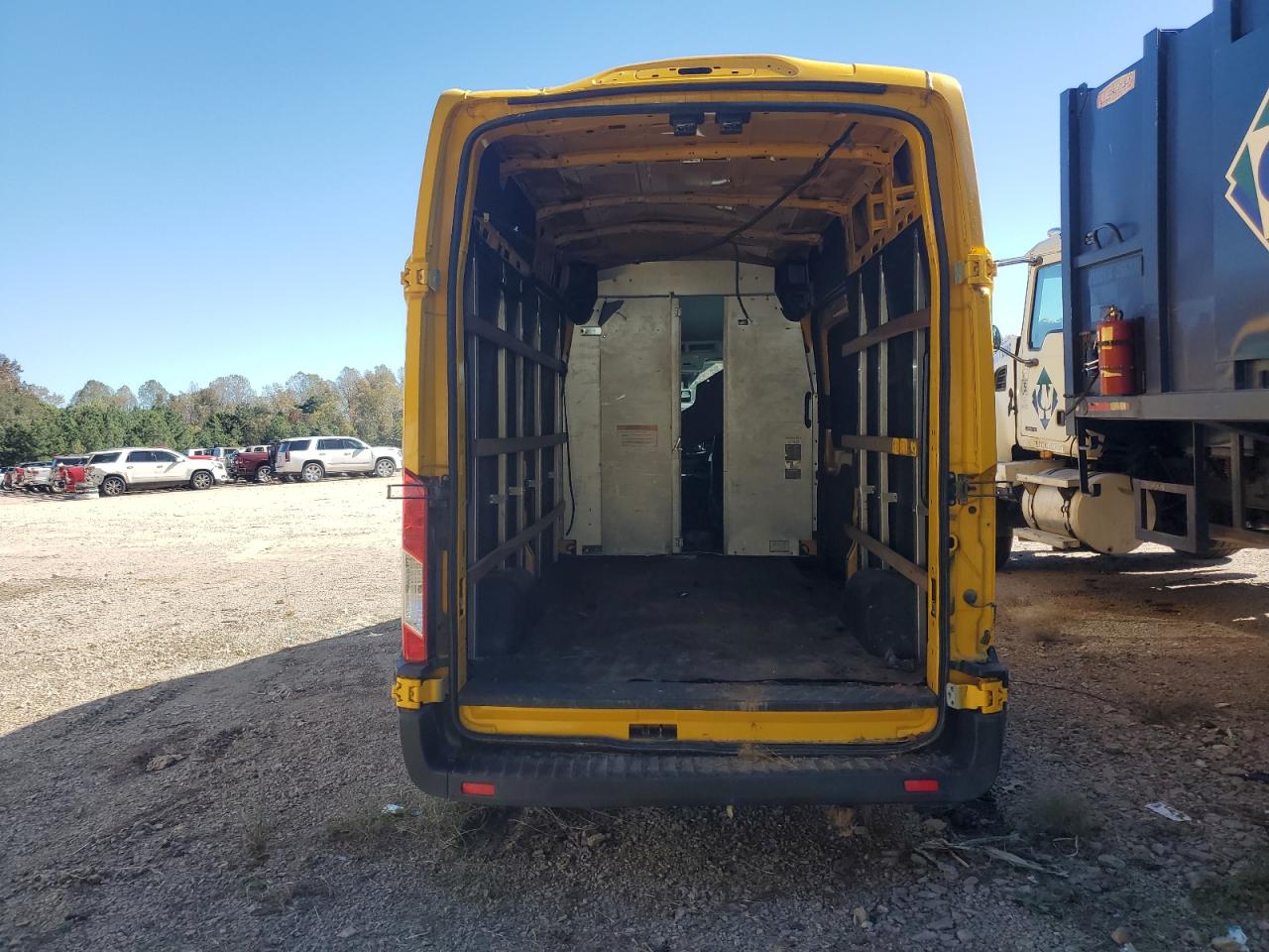 2022 Ford Transit 250 Delivery Van VIN: 1FTBR1X89NKA39102 Lot: 90020165