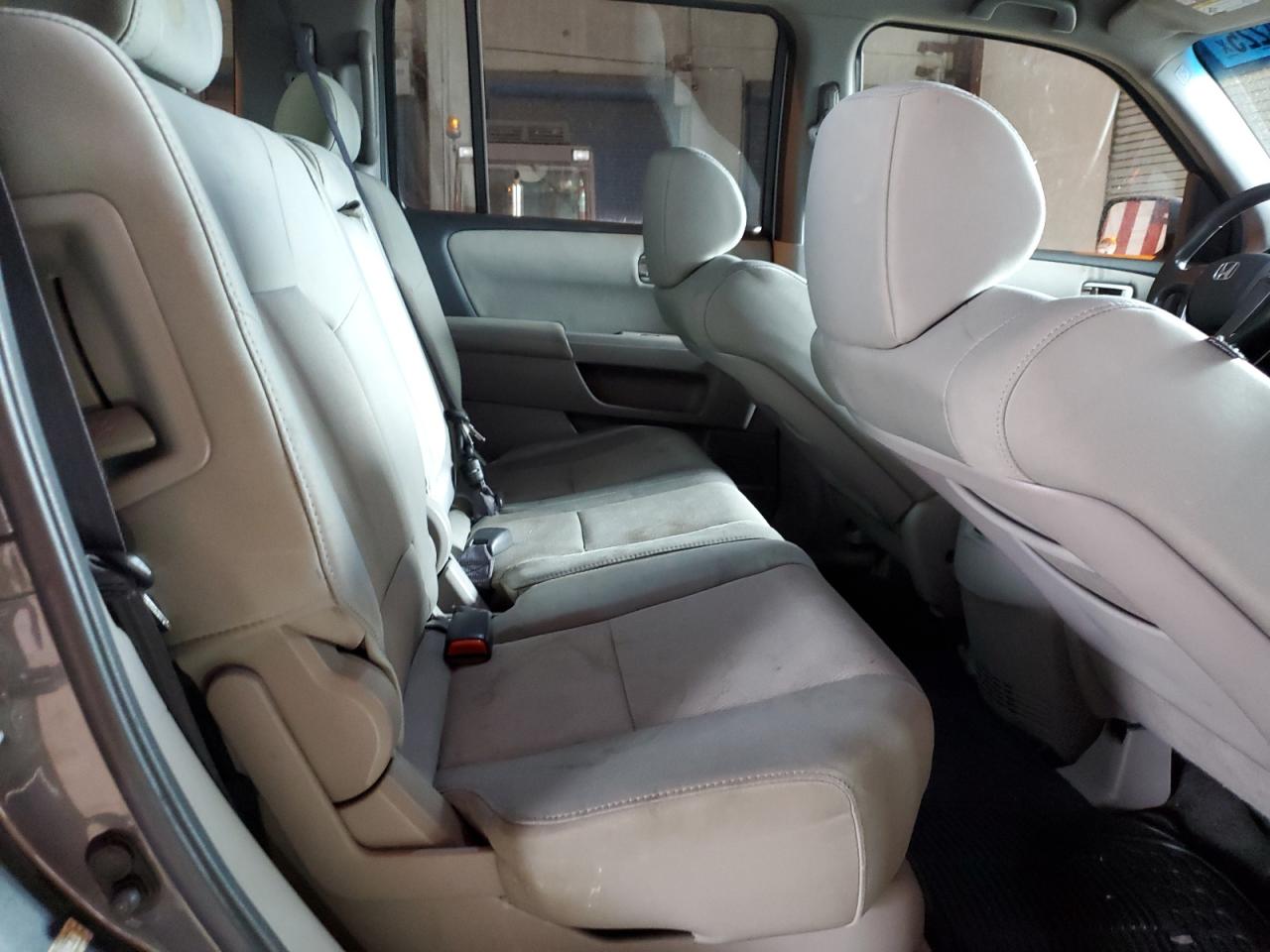 2010 Honda Pilot Lx VIN: 5FNYF3H21AB019331 Lot: 81974225