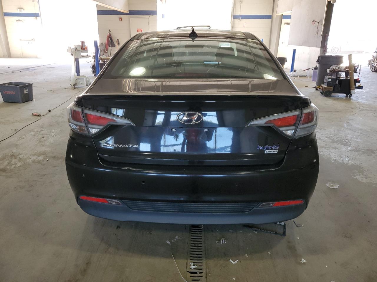 2017 Hyundai Sonata Hybrid VIN: KMHE34L11HA051887 Lot: 82402315