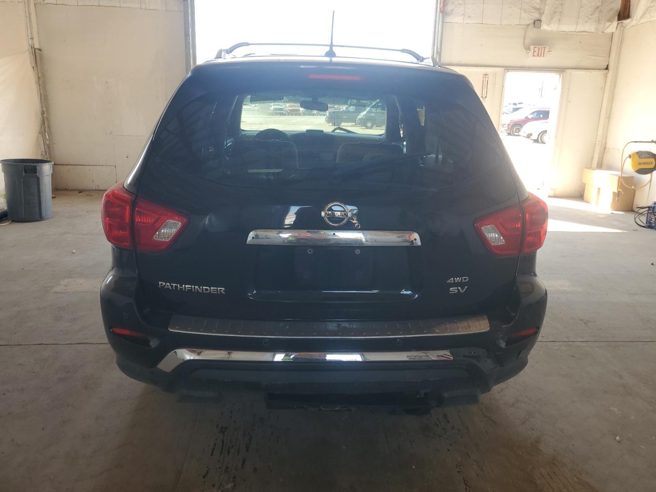 2018 Nissan Pathfinder S VIN: 5N1DR2MM1JC678025 Lot: 84379775