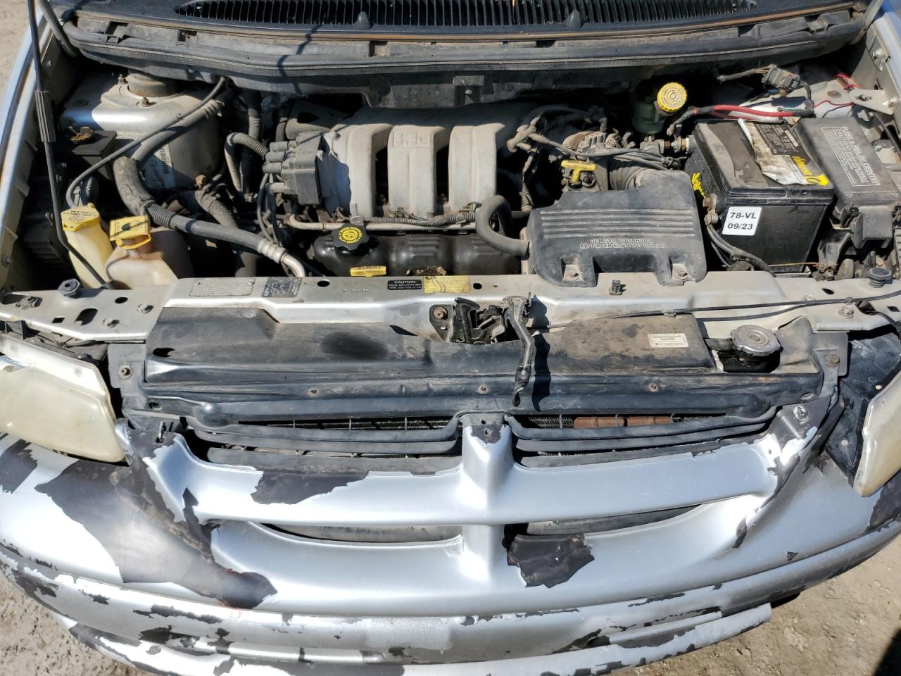 2000 Dodge Grand Caravan Se VIN: 1B4GP44G1YB739027 Lot: 81998035