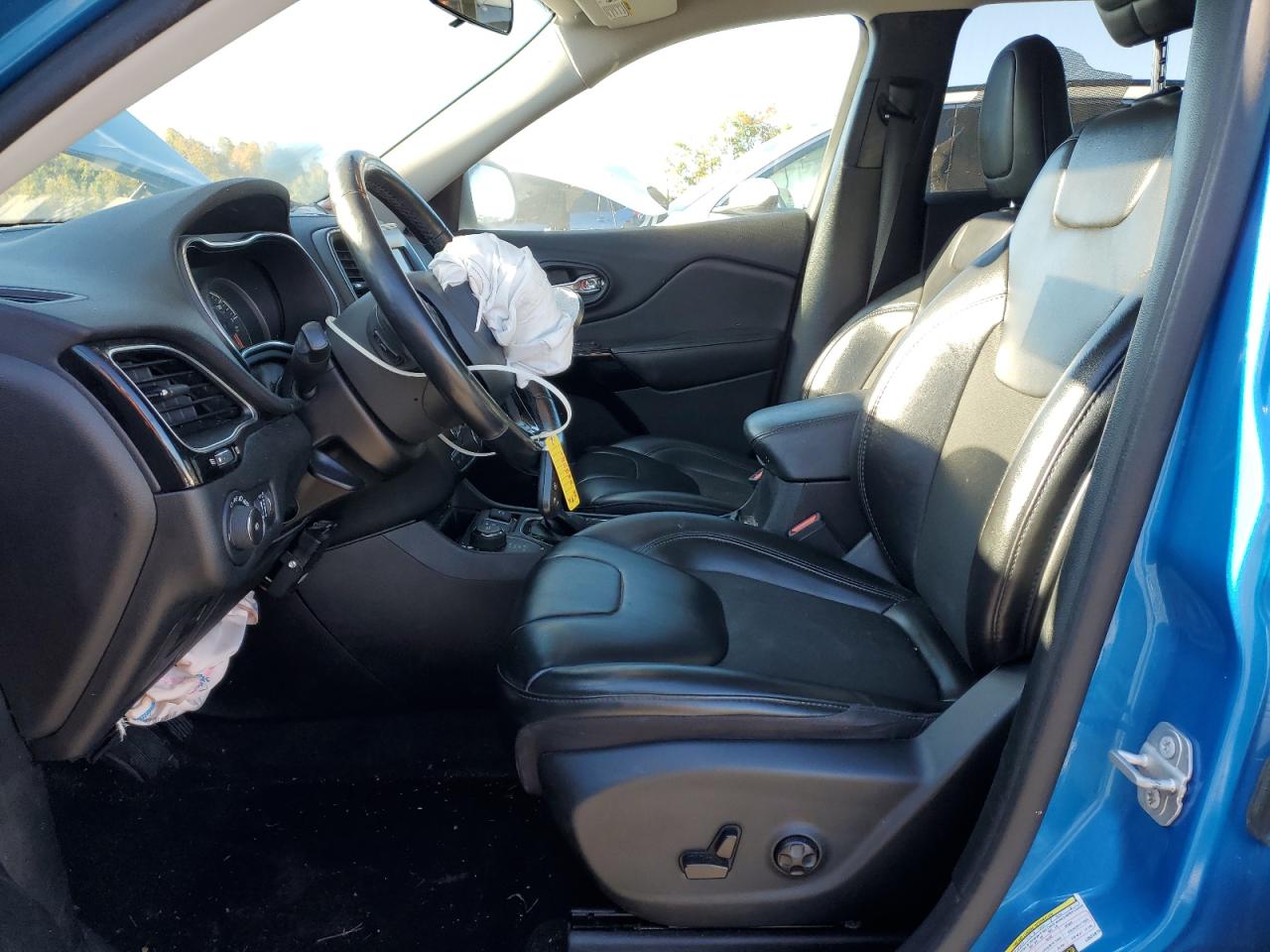 2020 Jeep Cherokee Latitude Plus VIN: 1C4PJMLX8LD523873 Lot: 82459075