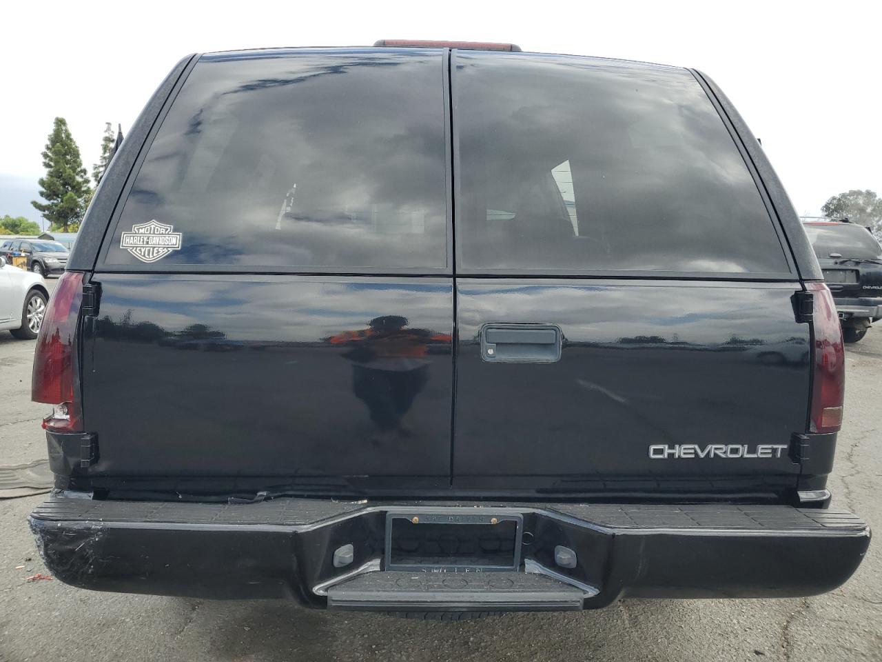 2000 Chevrolet Tahoe C1500 VIN: 1GNEC13RXYR113305 Lot: 82353245