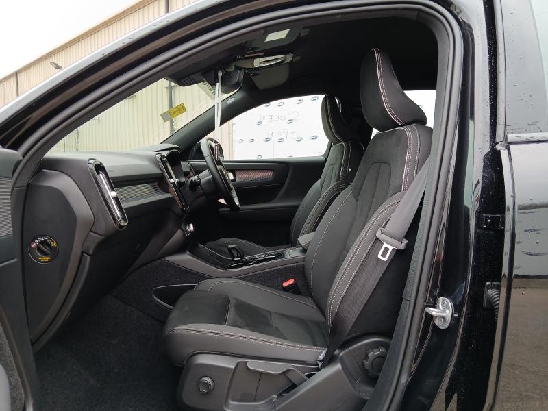 2025 VOLVO XC40 2.0 B4P PLUS DARK 5DR AUTO