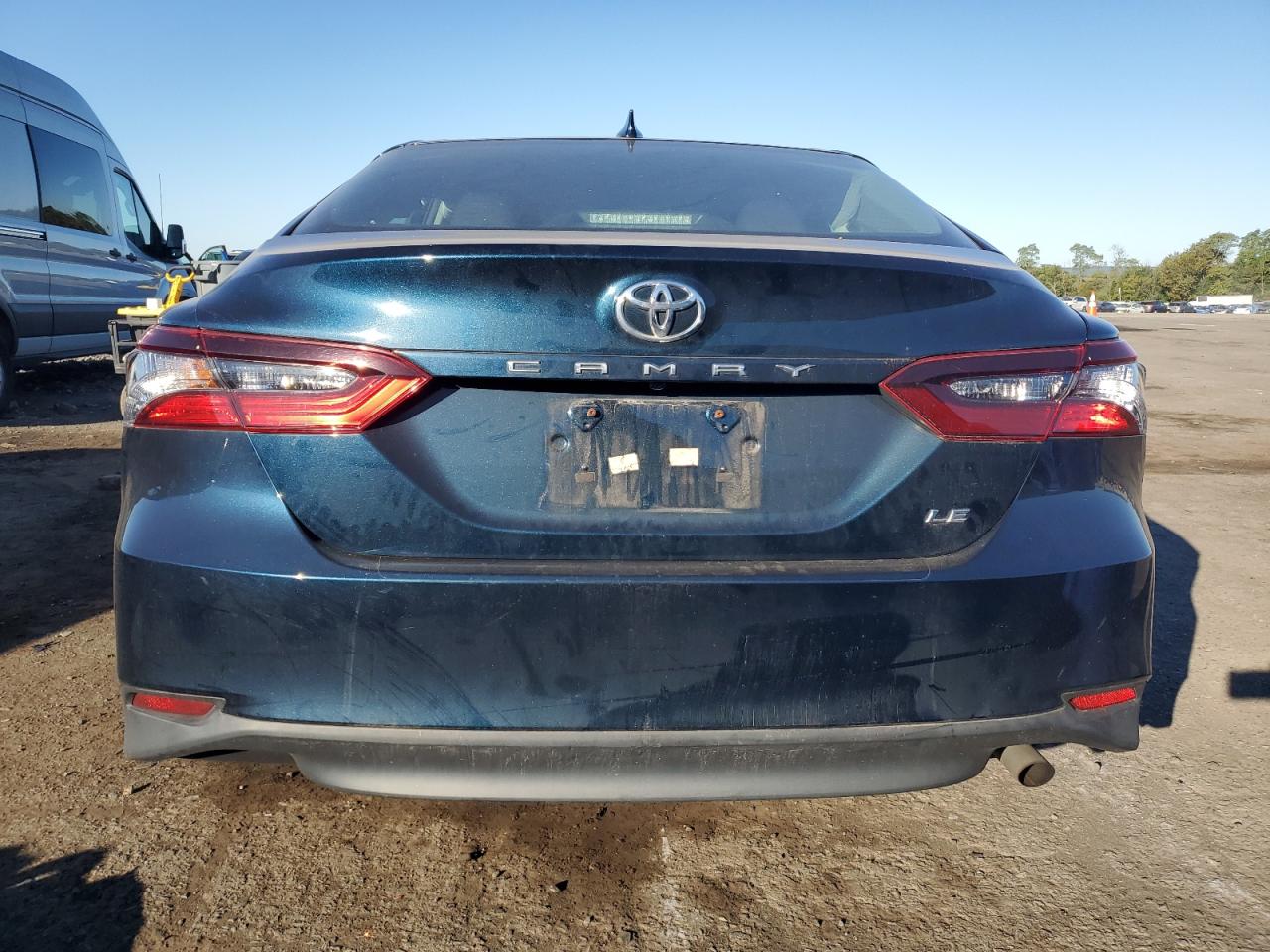 2021 Toyota Camry Le VIN: 4T1C11AK0MU558487 Lot: 84810095