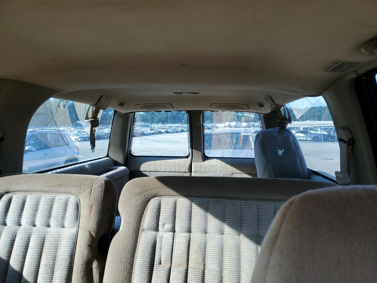 1994 GMC Suburban K2500 VIN: 1GKGK26F4RJ729176 Lot: 85368495