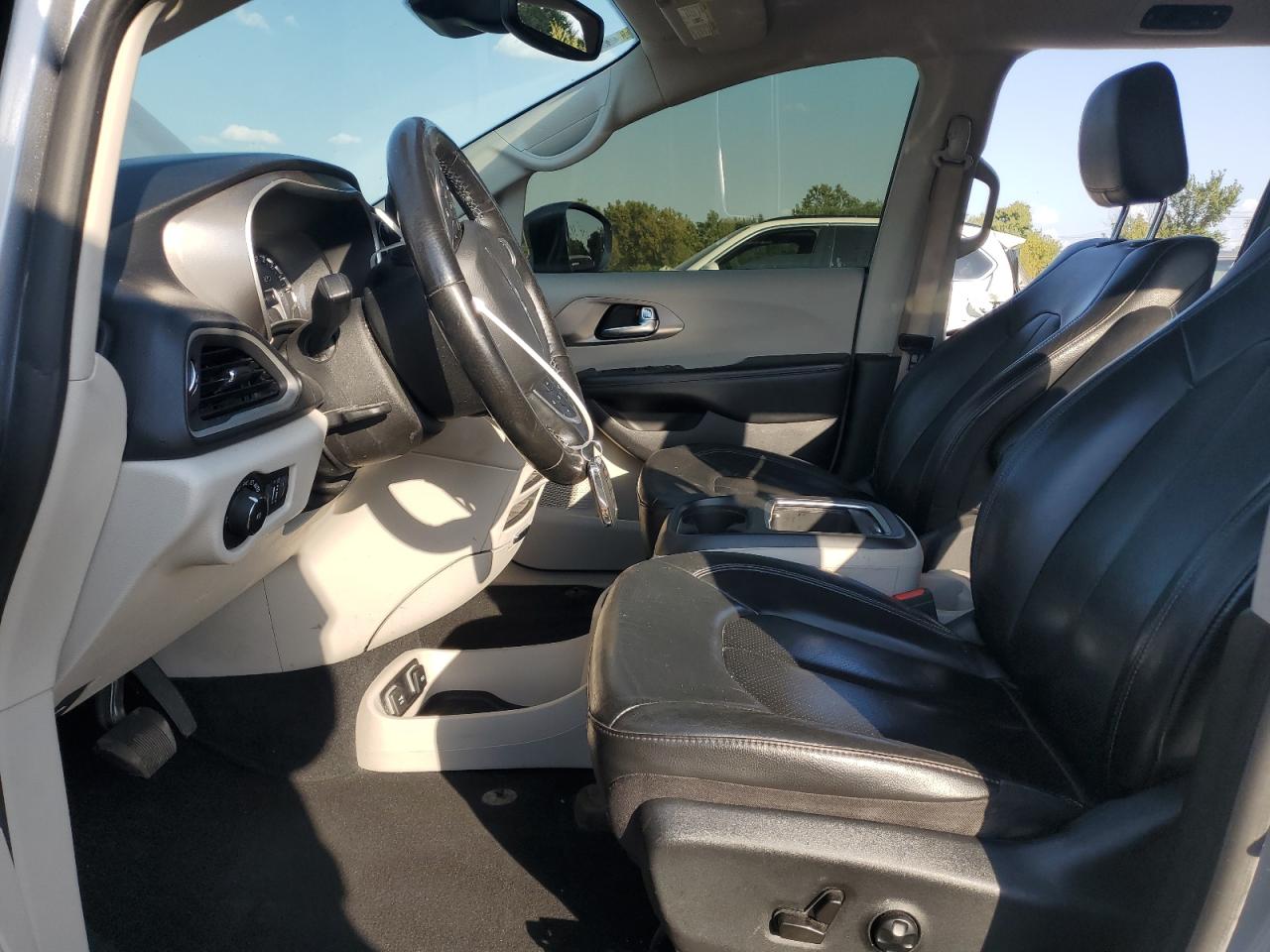 2021 Chrysler Pacifica Touring L VIN: 2C4RC1BG6MR588674 Lot: 81995955