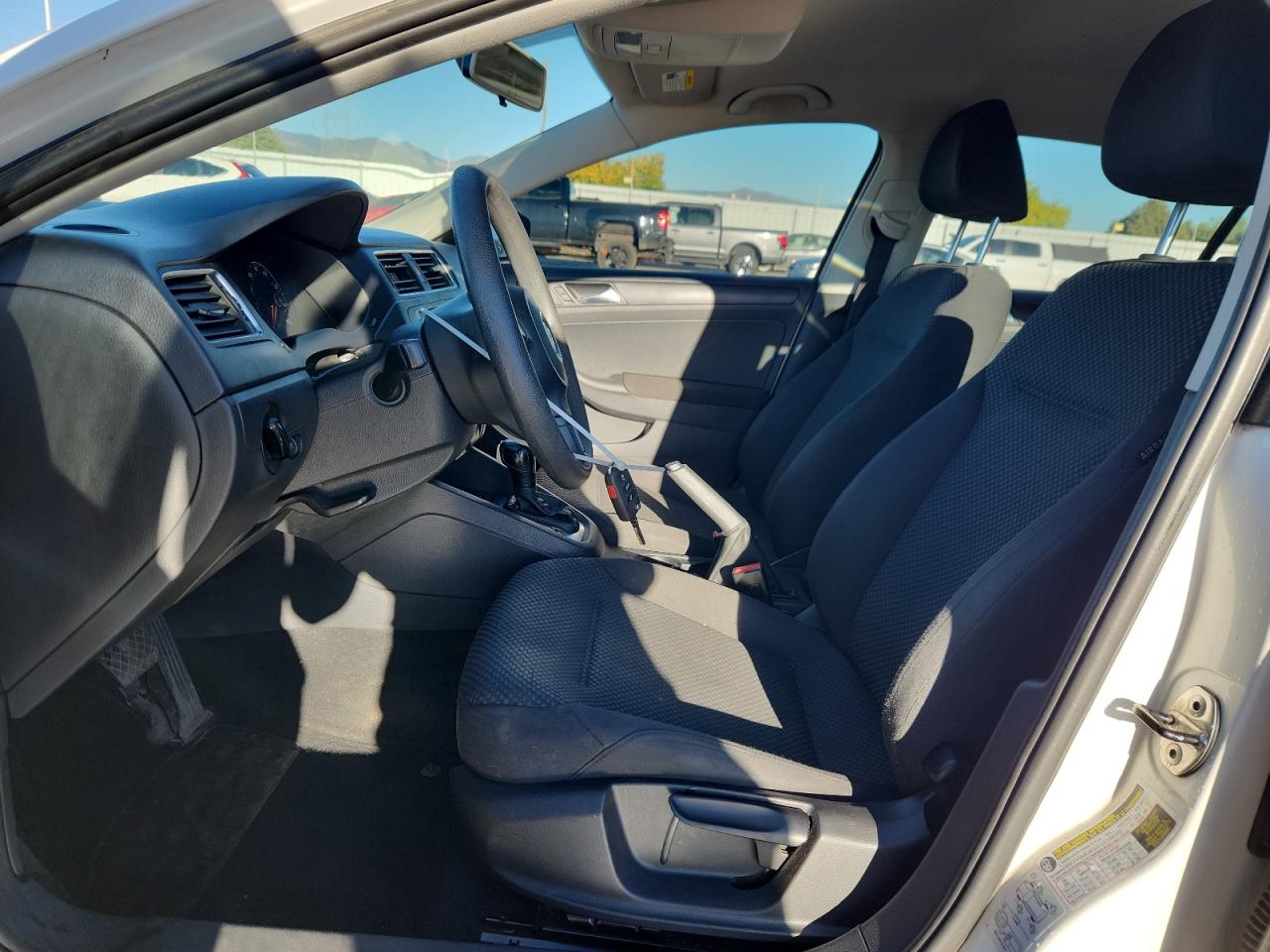 2011 Volkswagen Jetta Base VIN: 3VW2K7AJ0BM400382 Lot: 84521505