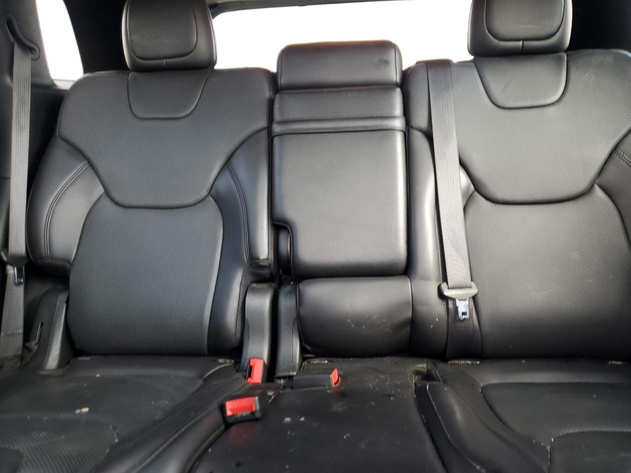 2018 Jeep Cherokee Overland VIN: 1C4PJMJX0JD593884 Lot: 86456465