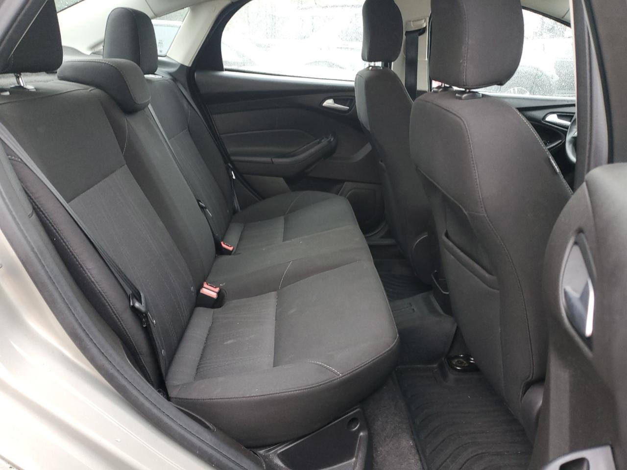 2016 Ford Focus Se VIN: 1FADP3F26GL239915 Lot: 86287415