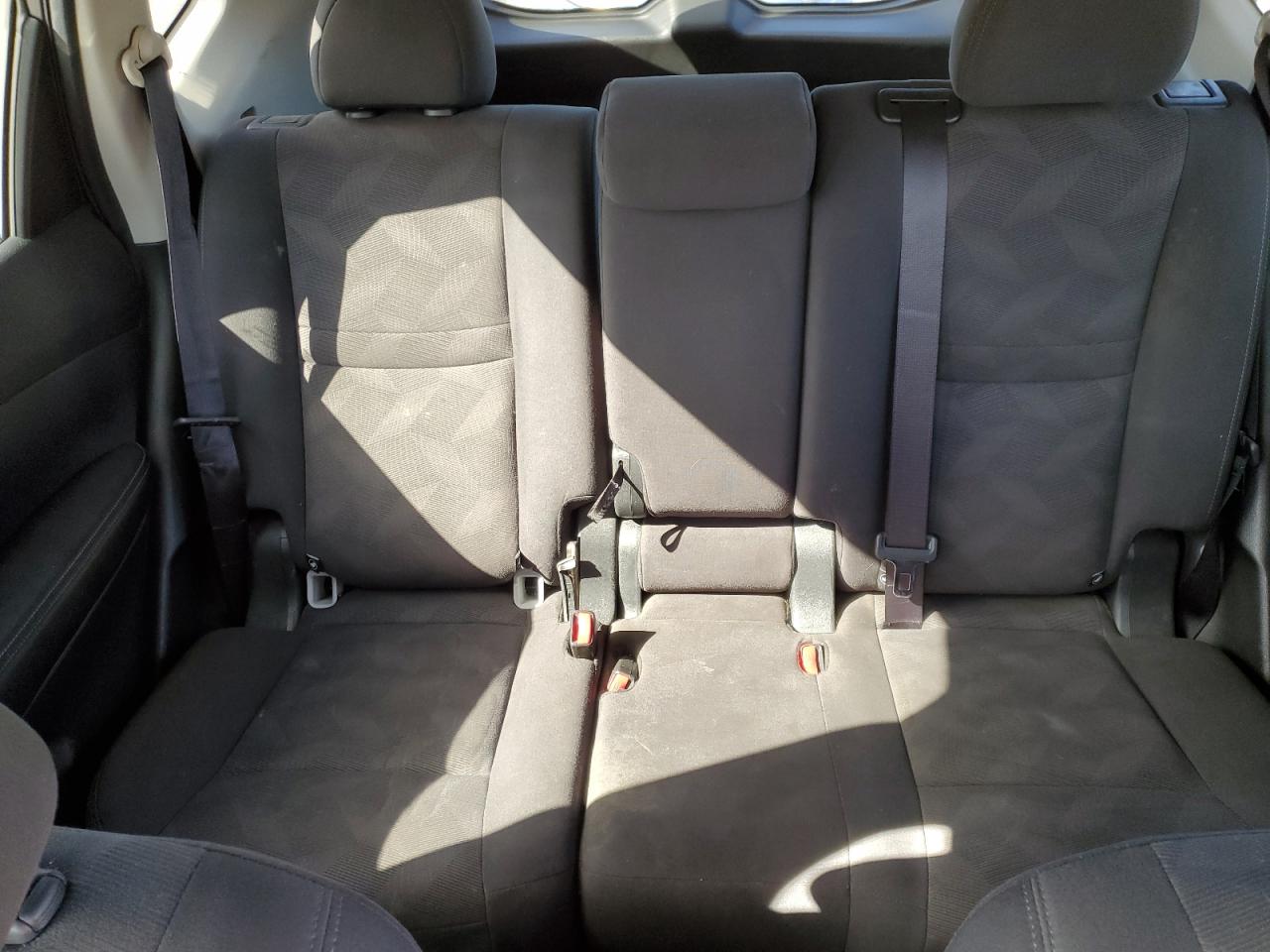 2016 Nissan Rogue S VIN: KNMAT2MV5GP638386 Lot: 84357105