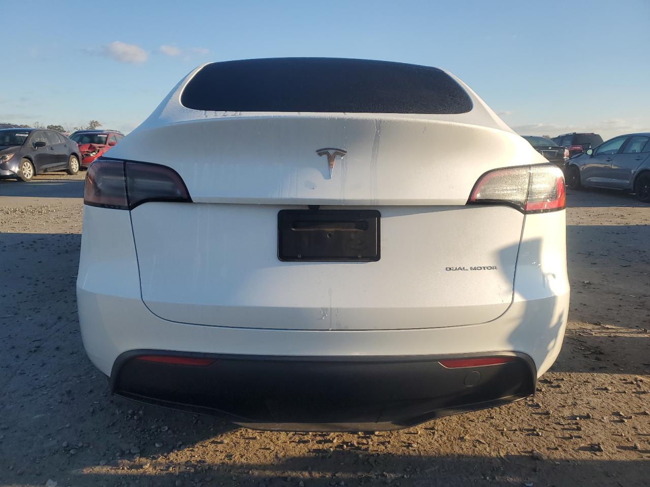 2024 Tesla Model Y VIN: 7SAYGAEE4RF206318 Lot: 89857895