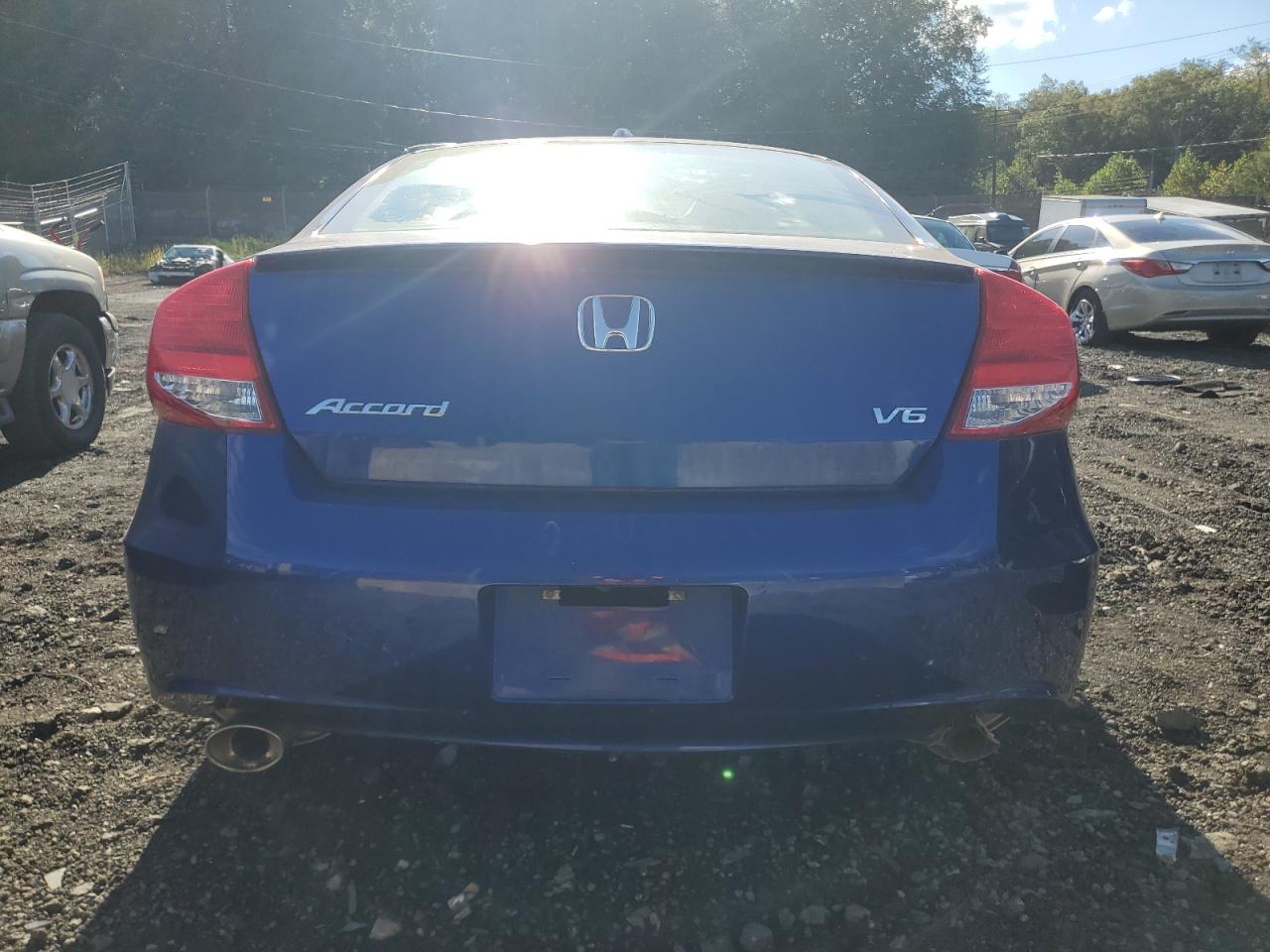 1HGCS2B86BA002856 HONDA ACCORD 2011 BLUE Photo 6