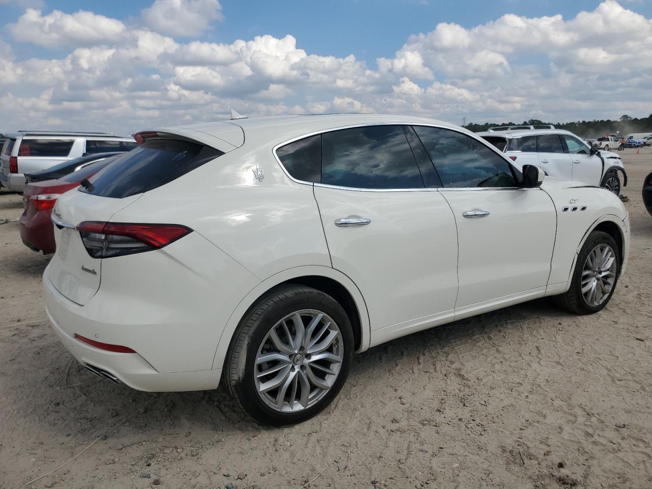 2022 Maserati Levante Base white  gas ZN661XUA4NX388785 photo #4