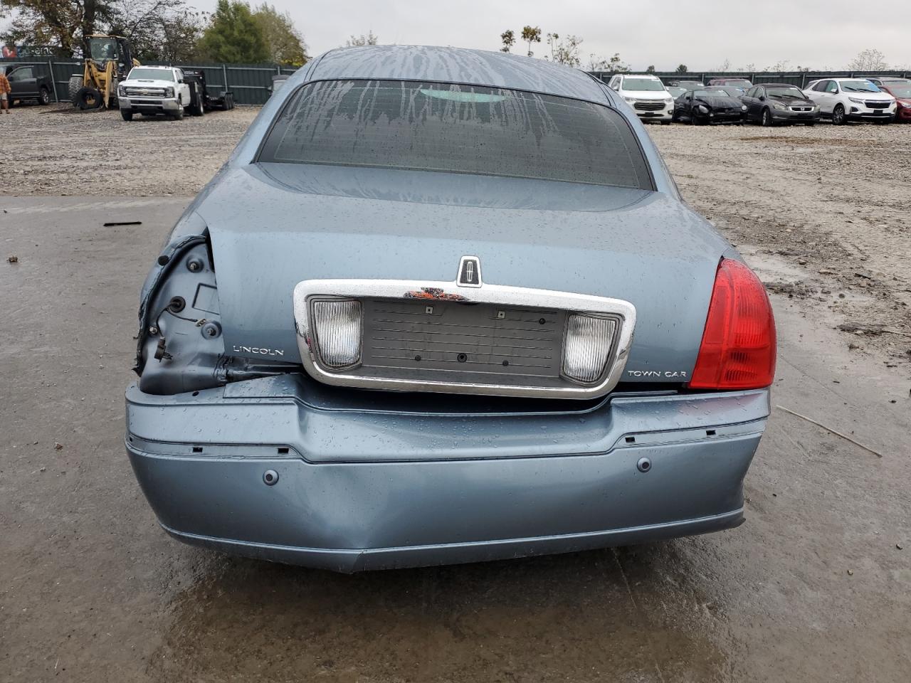 2003 Lincoln Town Car Signature VIN: 1LNHM82W73Y697448 Lot: 90116105