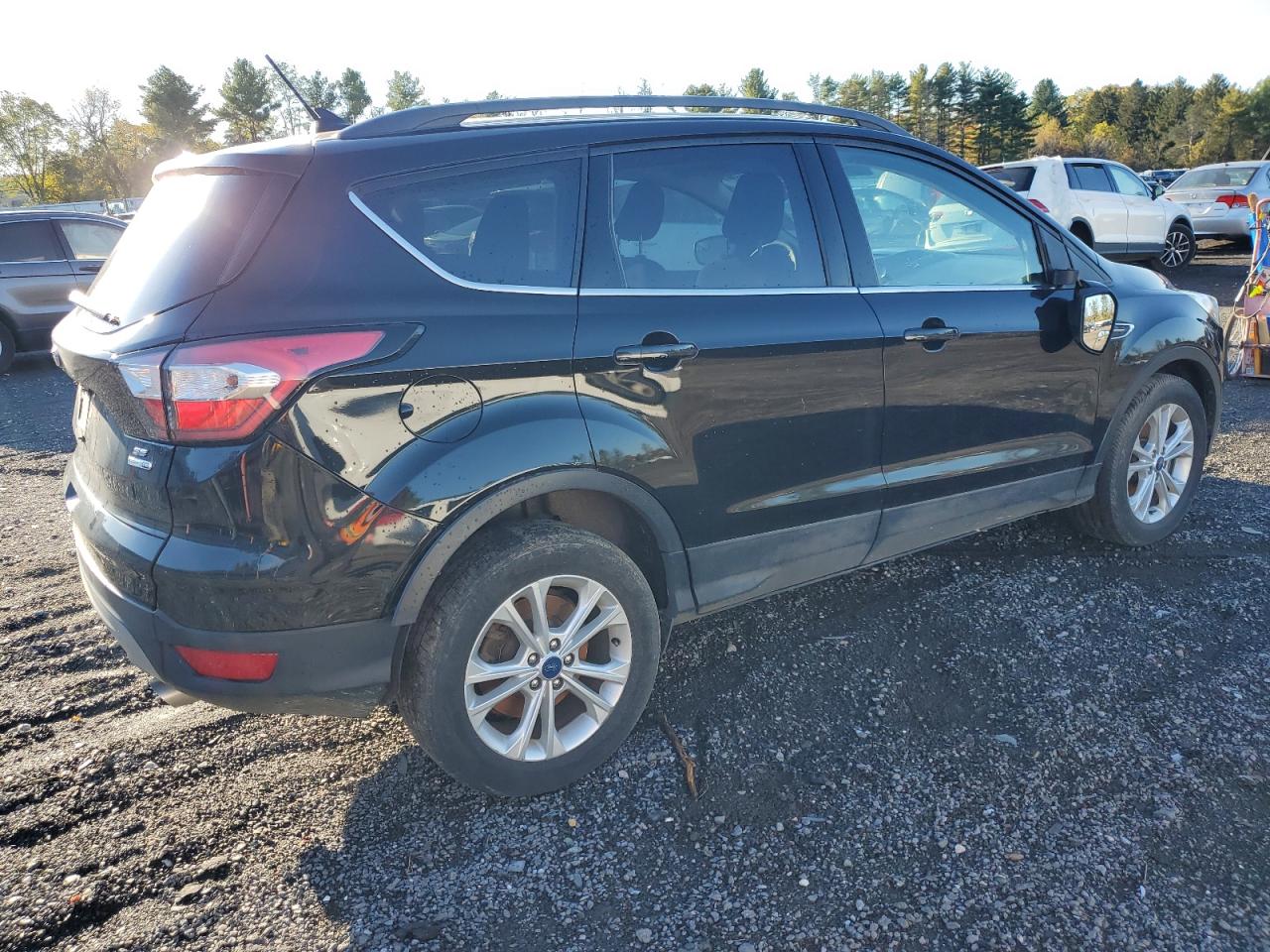 2018 Ford Escape Se VIN: 1FMCU9GD4JUB37138 Lot: 87100275