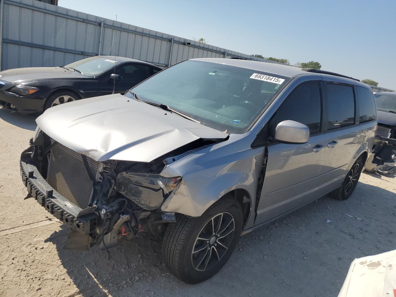 DODGE CARAVAN 2017. Lot# 69318415. VIN 2C4RDGEGXHR845398. Photo 1