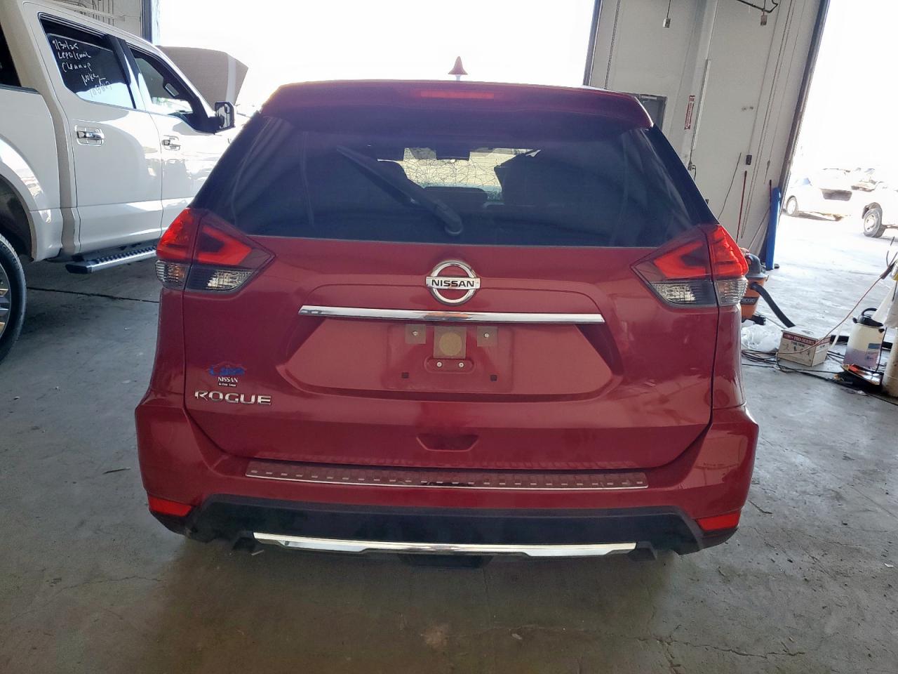 2017 Nissan Rogue S VIN: JN8AT2MT2HW134405 Lot: 82286865