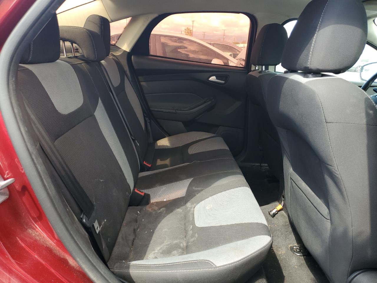 2014 Ford Focus Se VIN: 1FADP3F23EL317130 Lot: 81980175