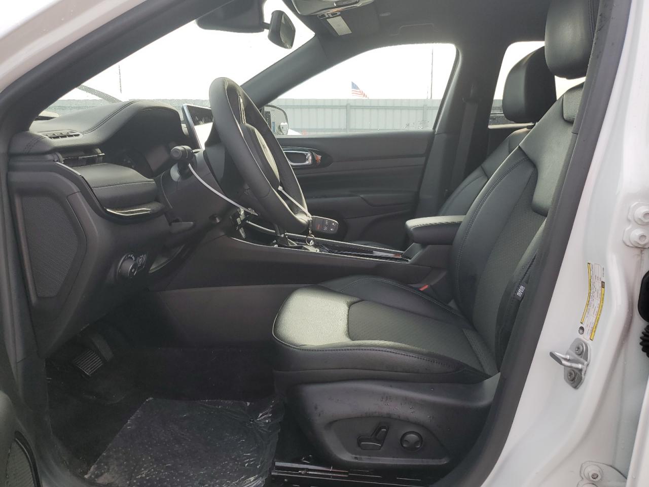 2025 Jeep Compass Latitude VIN: 3C4NJDBNXST527083 Lot: 81988165