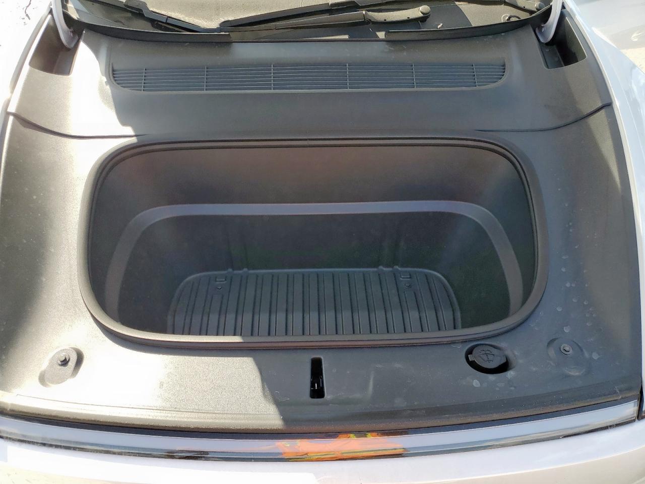 2026 Tesla Model Y VIN: 7SAYGDEE5TA406677 Lot: 85671775