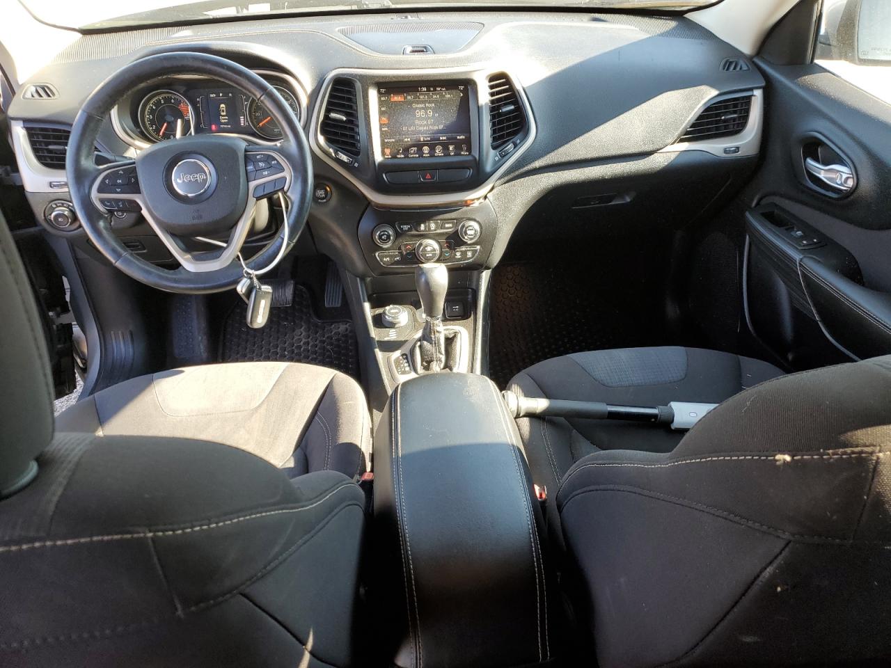 2016 Jeep Cherokee Latitude VIN: 1C4PJMCS3GW223690 Lot: 90097415