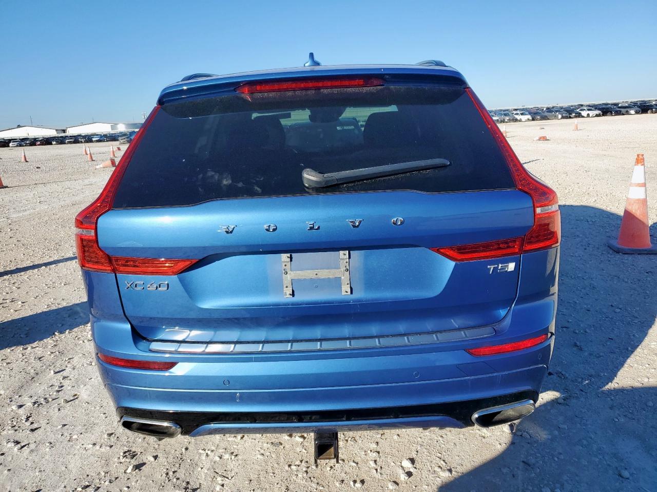 2021 Volvo Xc60 T5 R-Design VIN: YV4102DM0M1846476 Lot: 85396055