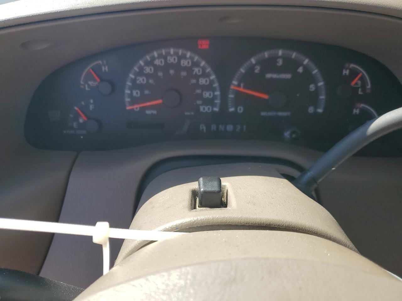 2000 Ford Expedition Eddie Bauer VIN: 1FMRU17LXYLA79362 Lot: 82354485