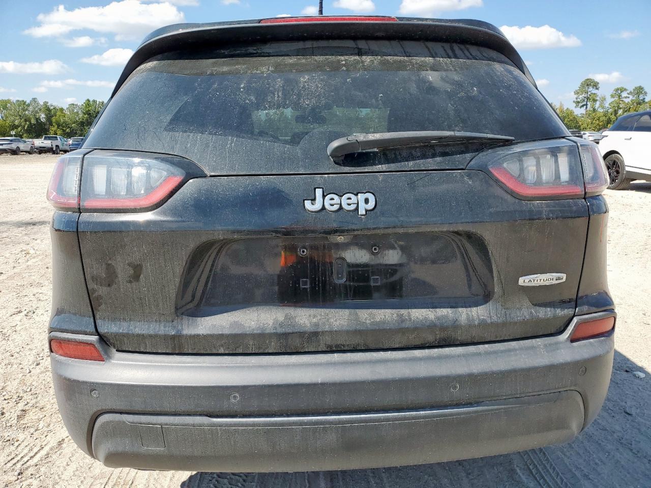 2020 Jeep Cherokee Latitude Plus VIN: 1C4PJLLB7LD586073 Lot: 85857525