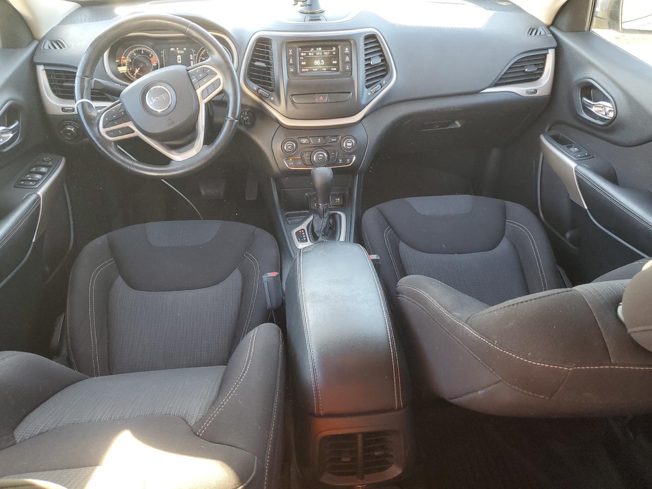 2017 Jeep Cherokee Latitude VIN: 1C4PJLCB4HW660805 Lot: 90220435