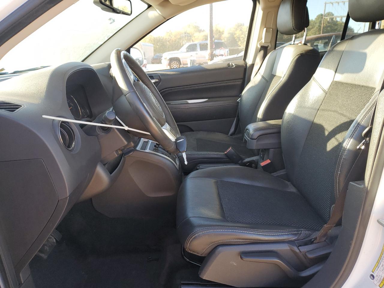 2017 Jeep Compass Latitude VIN: 1C4NJCEB2HD198275 Lot: 82526525