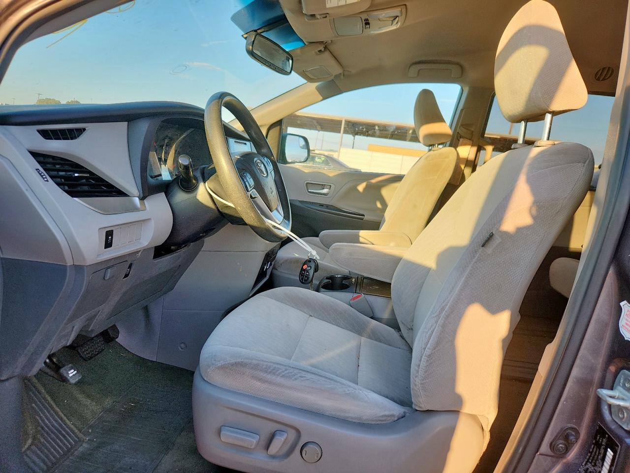 2017 Toyota Sienna Le VIN: 5TDKZ3DC7HS834893 Lot: 86438955